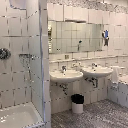 Πανδοχείο Kreuz 2*